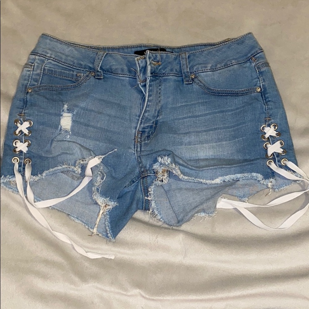 Jean shorts with ribbons on the sides